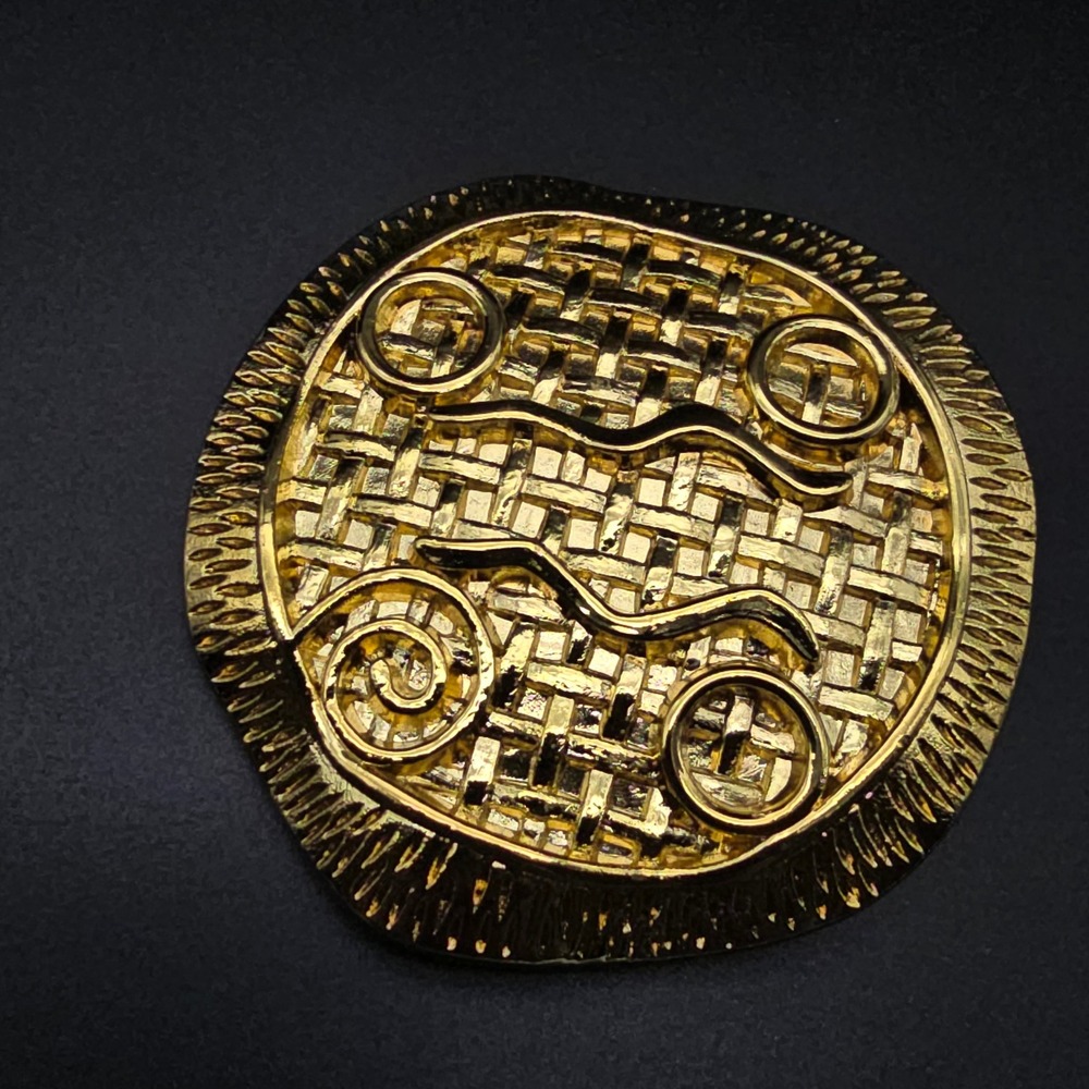 Vintage Gold Tone Basketweave Round Belt Buckle Abstract Swirl 1980s